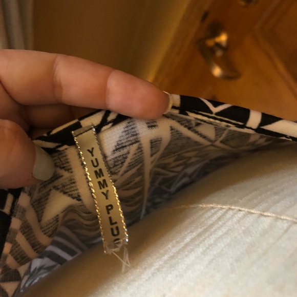 Plus size Crop - Picture 3 of 3